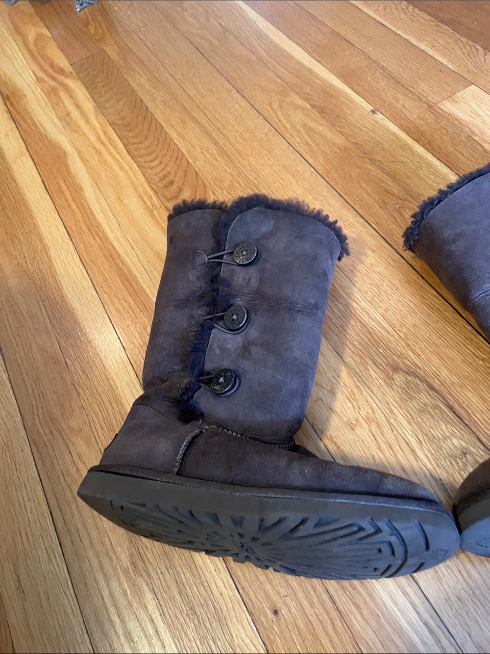 UGG Bailey Button Triplet Boots - Chocolate Brown Size 6